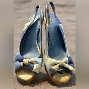 Coach Women's Stylish Blue and Cream Heels